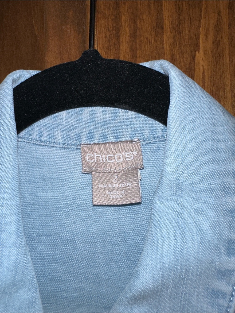 Chico's Light Blue Chambray Button-Down Shirt - Picture 3 of 4